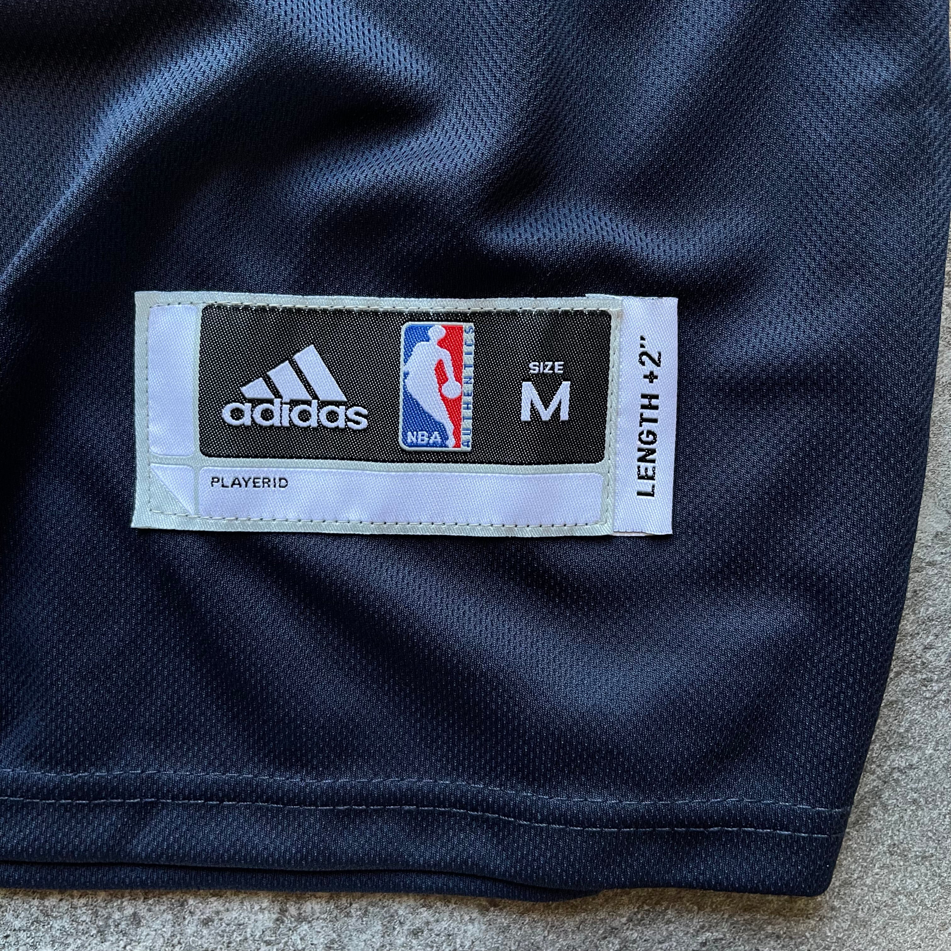 Vintage NBA Adidas Cavs Basketball Jersey (Size M)